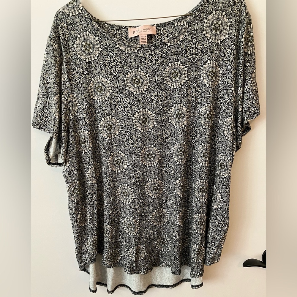 Philosophy Black and White Floral Plus Short Sleeve Top